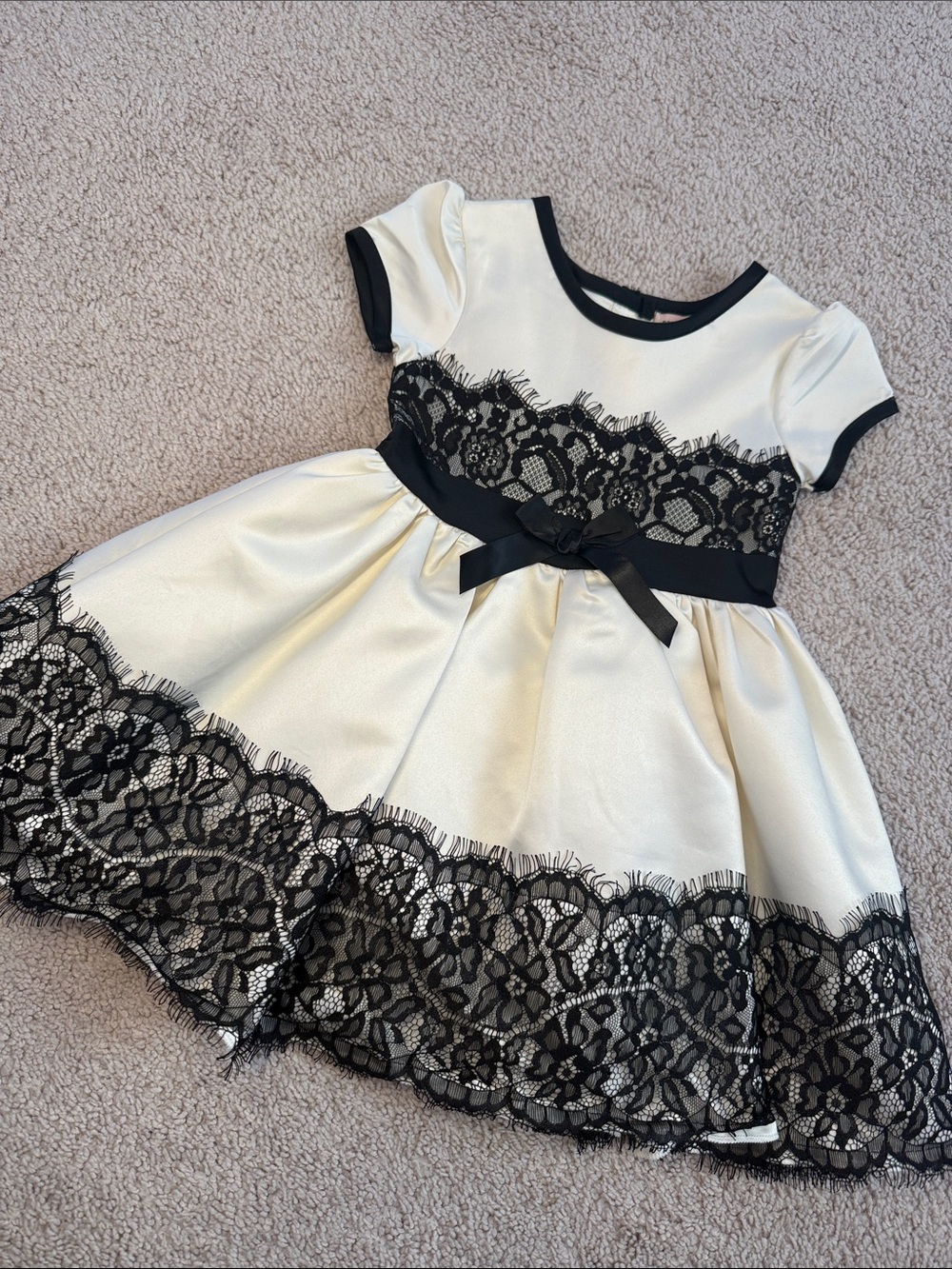 2T Nanette Lepore Ivory and Black Lace Bow Dress